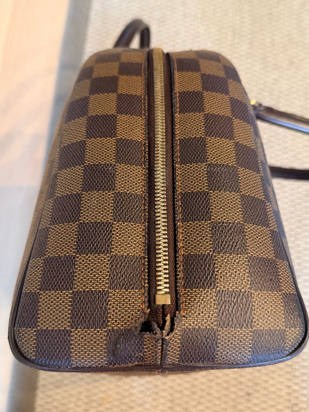 Louis Vuitton Nolita in Damier Ebene - Picture 4 of 8